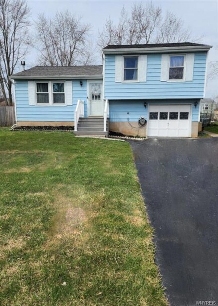 7016 Northview Dr, Lockport, NY 14094