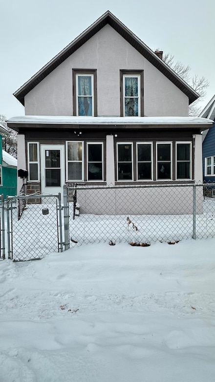 963 3rd St E, Saint Paul, MN 55106