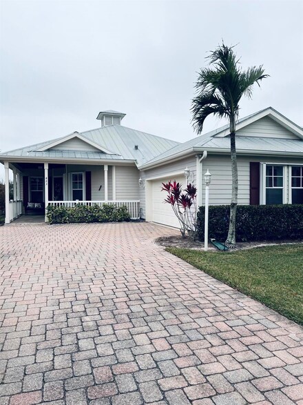 423 NE Leaping Frog Way, Port Saint Lucie, FL 34983