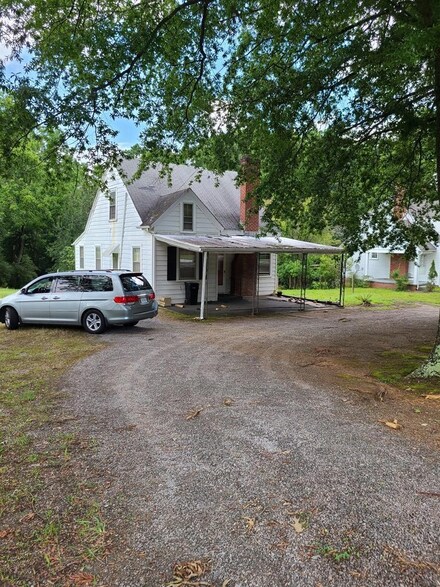 2978 Westover Dr, Danville, VA 24541