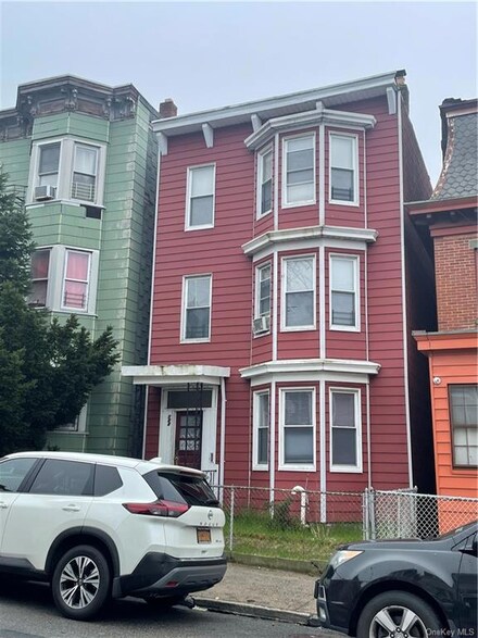 198 Elm St, Yonkers, NY 10701