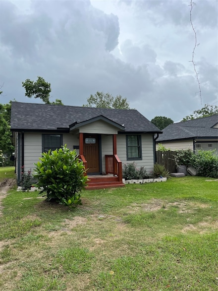 309 Aycock St, Clute, TX 77531