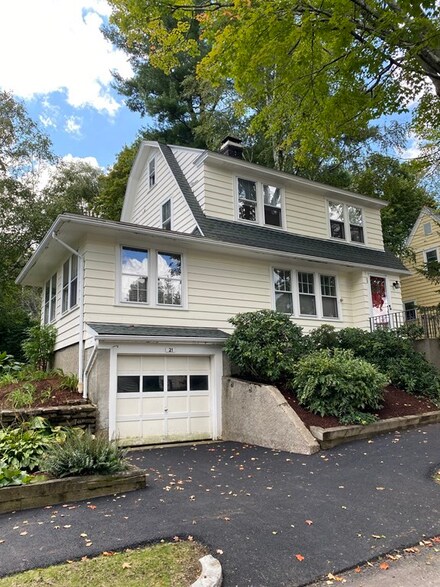 21 Radmore St, Worcester, MA 01602