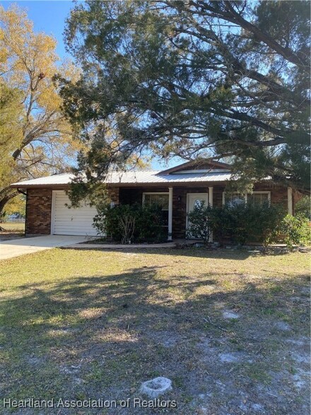 8108 Hampshire Dr, Sebring, FL 33876