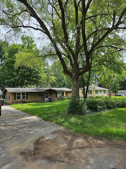 6165 N Shore Dr, Coloma, MI 49038