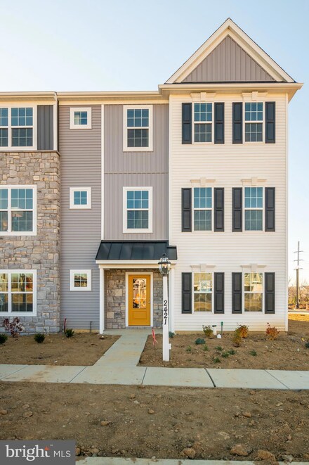 2477 Spring Water Cir Unit 122, Neffsville, PA 17601