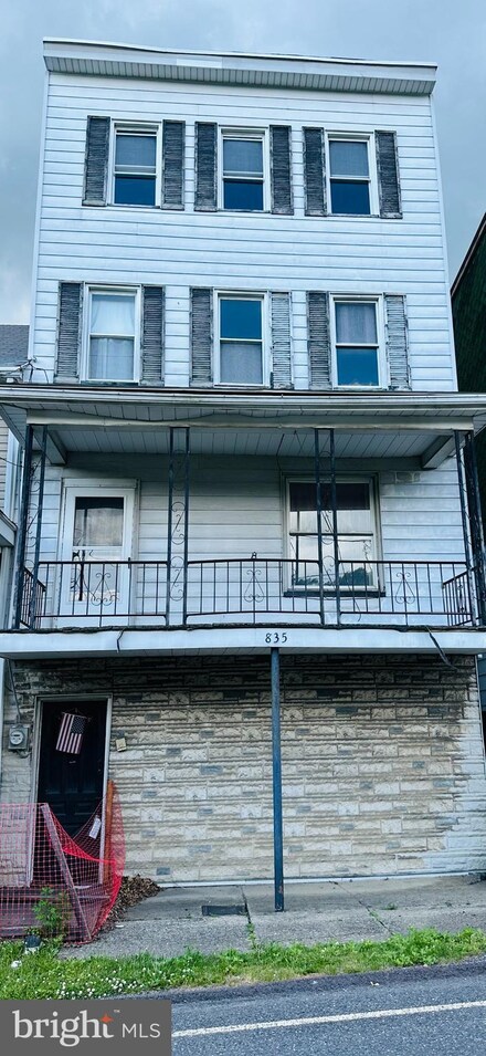 835 Forest Ln, Pottsville, PA 17901