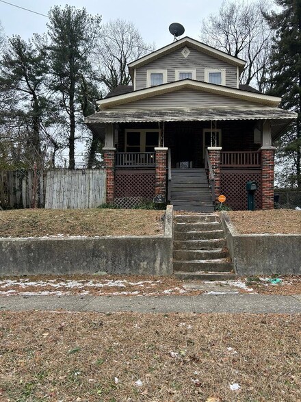 2206 Staunton Ave NW, Roanoke, VA 24017