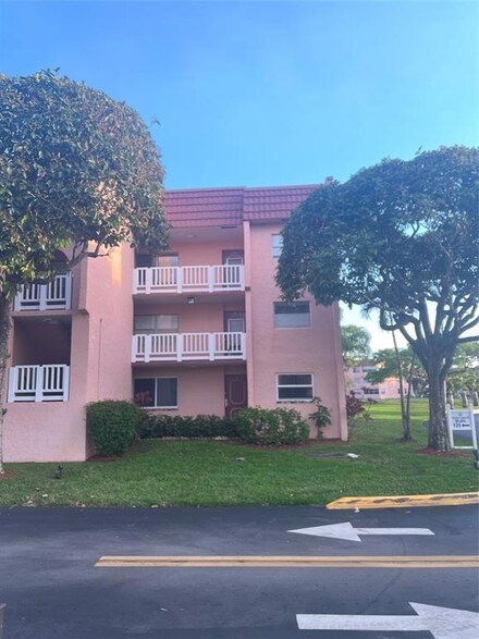9561 Sunrise Lakes Blvd Unit 310, Sunrise, FL 33322