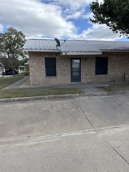 110 N Crockett St, Edgewood, TX 75117