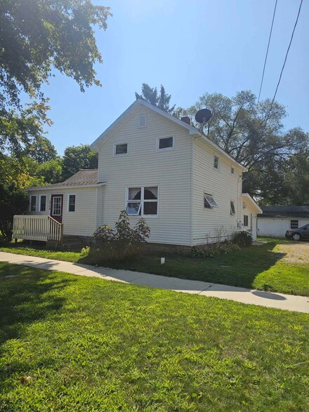 357 Elm St, Watervliet, MI 49098