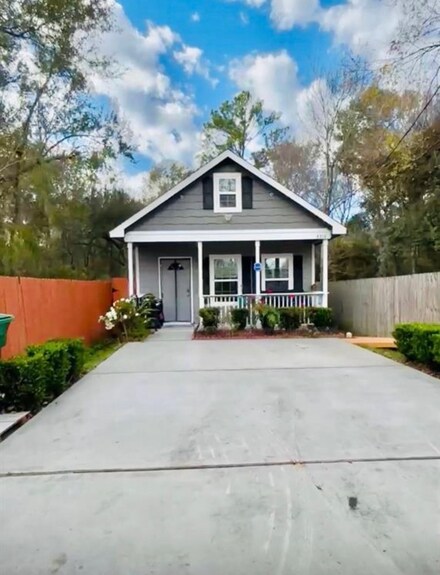 8219 Sunnyhill St, Houston, TX 77088