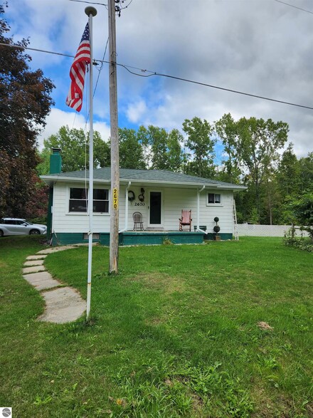2670 Plainfield Rd, Hale, MI 48739
