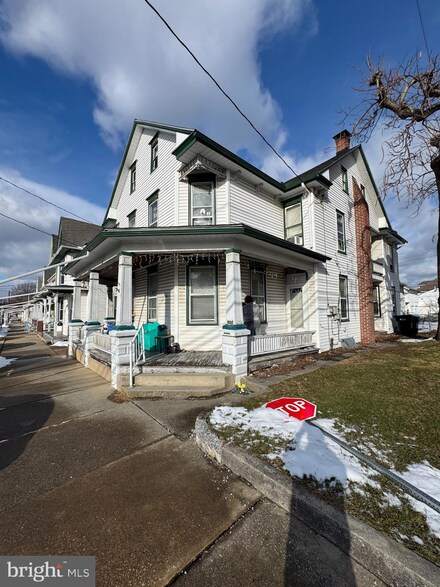 22 N Lincoln St, Palmyra, PA 17078