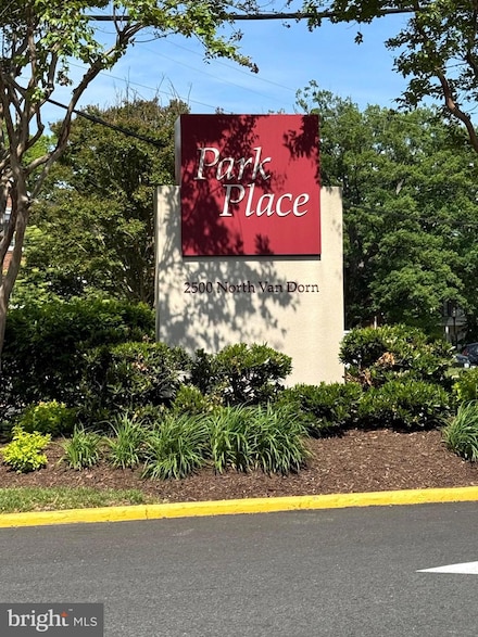 2500 N Van Dorn St Unit 1006, Alexandria, VA 22302