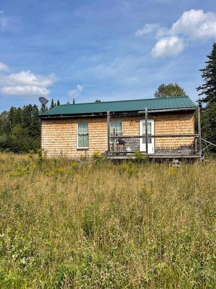 35 Paisley Ln, New Canada, ME 04743