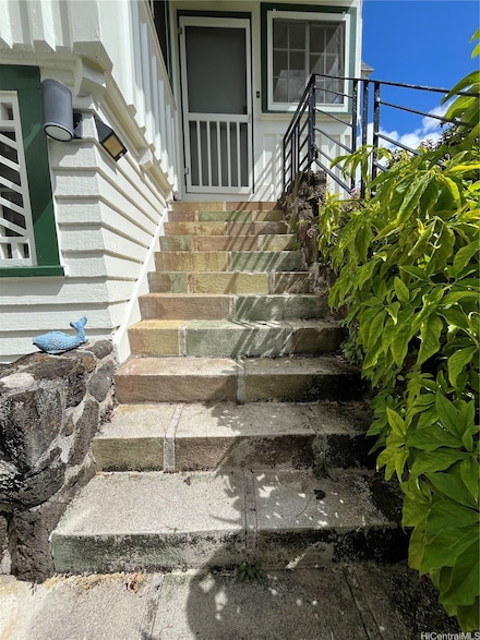 3264 Huelani Dr, Honolulu, HI 96822
