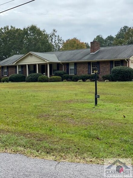 105 Comer Dr, Comer, GA 30629