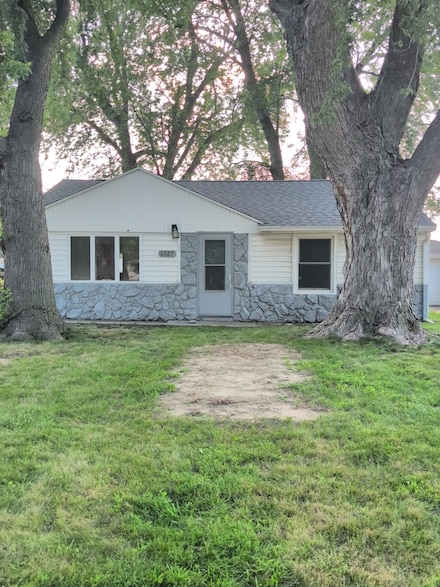 1327 N Cedar Ave, Hastings, NE 68901