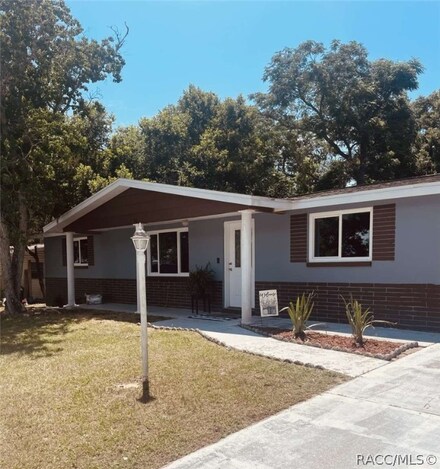30 S Davis St, Beverly Hills, FL 34465