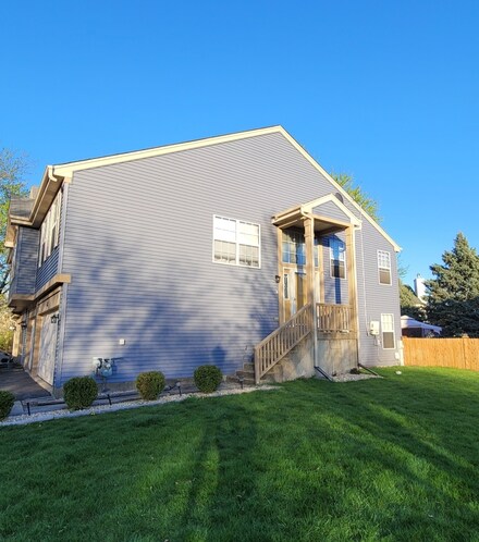 433 Gloria Ln, Oswego, IL 60543