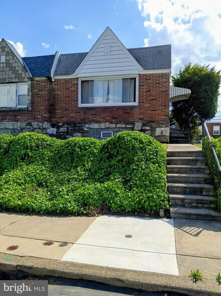 1708 Strahle St, Philadelphia, PA 19152