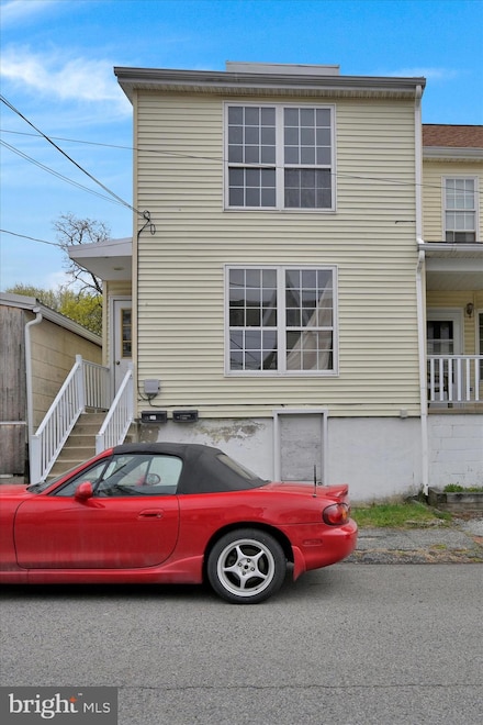 53 N Railroad Ave, Frackville, PA 17931