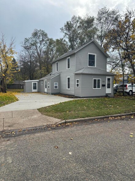 750 Alger St SW, Wyoming, MI 49509