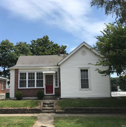 8 & 8 1/2 SE 7th St, Washington, IN 47501