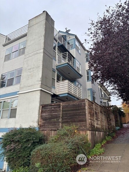 915 6th Ave N, Seattle, WA 98109