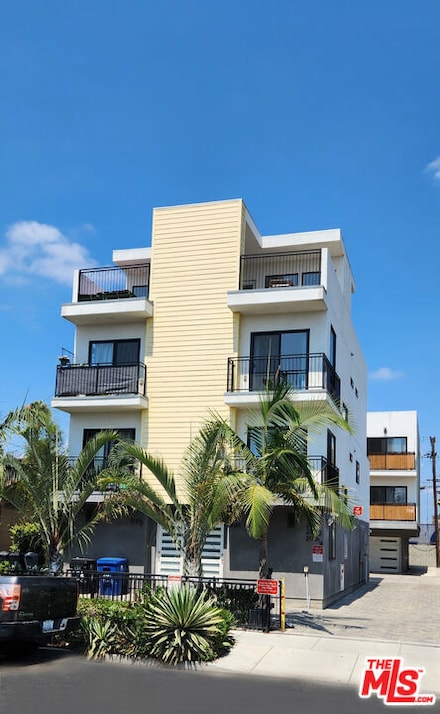 2131 Carmona Ave, Los Angeles, CA 90016