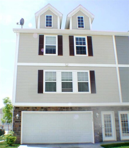 5562 Kirkland Ct, Johnston, IA 50131