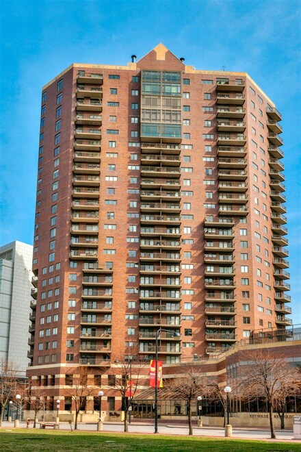 300 Walnut St Unit 1304, Des Moines, IA 50309