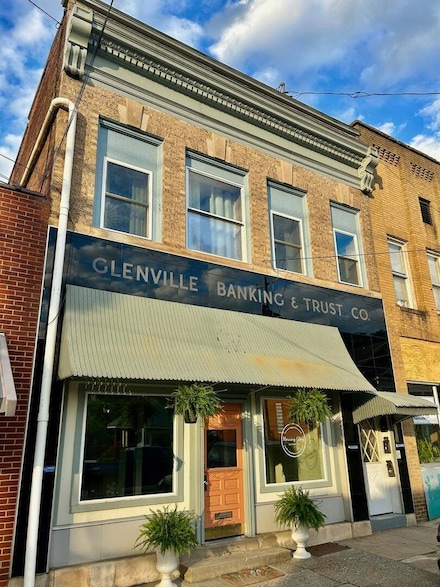 28 E Main St, Glenville, WV 26351