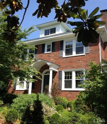 179 N Main St, Amherst, VA 24521