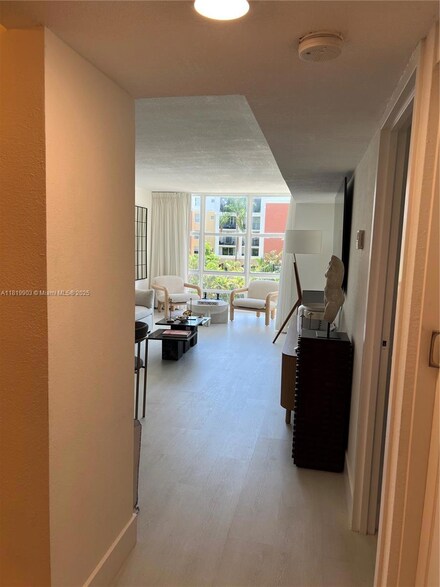 210 172nd St Unit 442, Sunny Isles Beach, FL 33160