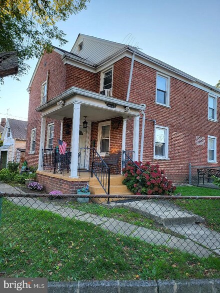 3121 E Ironside Rd, Camden, NJ 08104