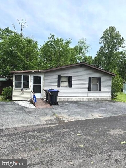 300 Ridge Rd Unit TRLR 109, Etters, PA 17319