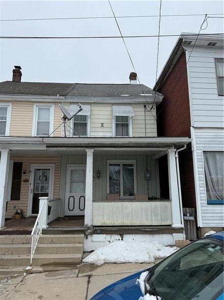 125 1st St, Coaldale, PA 18218