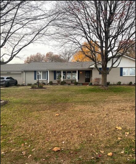 2561 S Skyline Dr, Springfield, MO 65804
