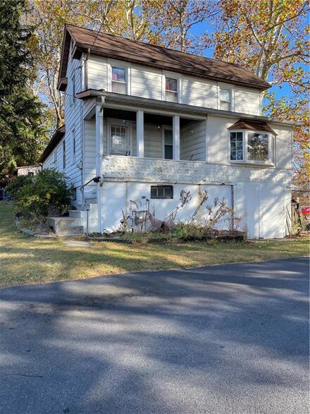 619 Phillips St, Hellertown, PA 18055