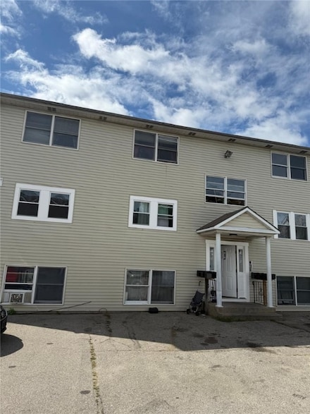 61 Vale St, Pawtucket, RI 02860