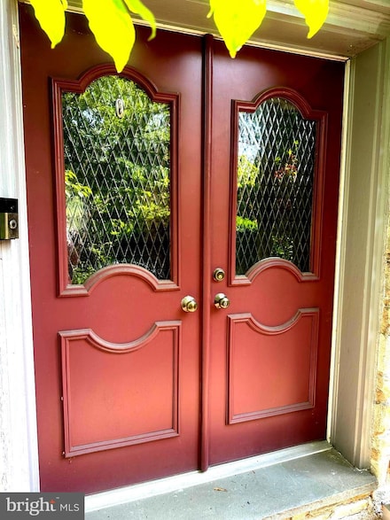 28 Edgewood Rd, Yardley, PA 19067