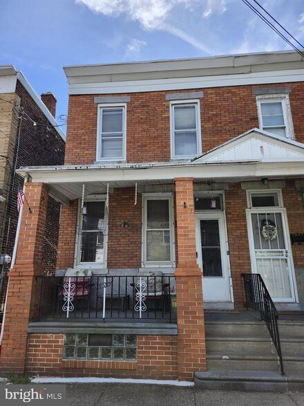 1034 Mechanic St, Camden, NJ 08104
