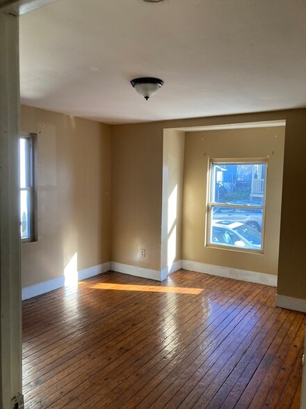 210 Farnham St Unit 1, Lawrence, MA 01843