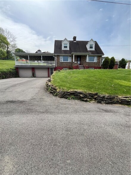 2029 & 2031 Magill Ln, Penn Township - Wml, PA 15644