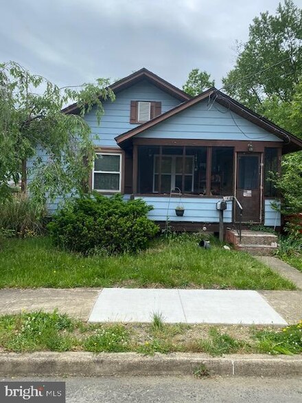 301 W Evergreen Ave, Somerdale, NJ 08083
