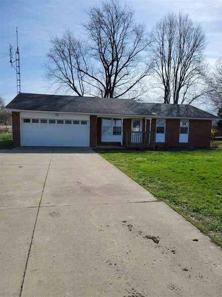 661 N Centerville Rd, Centerville, IN 47330
