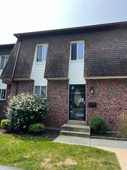 16 Hillcrest Park Unit 16, South Hadley, MA 01075