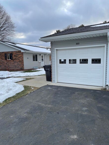 5033 Green Meadow Rd, Kalamazoo, MI 49009